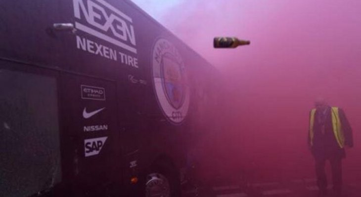 ليفربول يصدر بيان اعتذار بعد تعرّض جماهيره لحافلة مانشستر سيتي