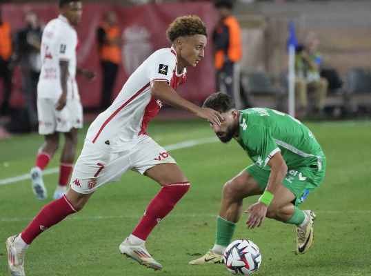 موناكو يبدأ الدوري الفرنسي بفوز ثمين على سانت ايتيان