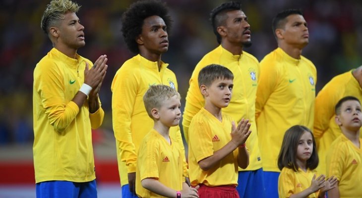لماذا تحتفل الجماهير البرازيلية رغم نتيجة فريقه المتواضعة ؟ 