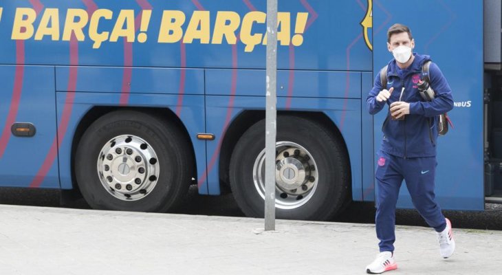 حافلة برشلونة تصل الى الفندق وميسي يثير قلق الجماهير