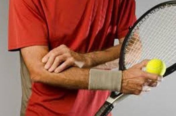العلاج بالجراحة للمرفق لا يقدم اي امر اضافي للاعبي كرة المضرب