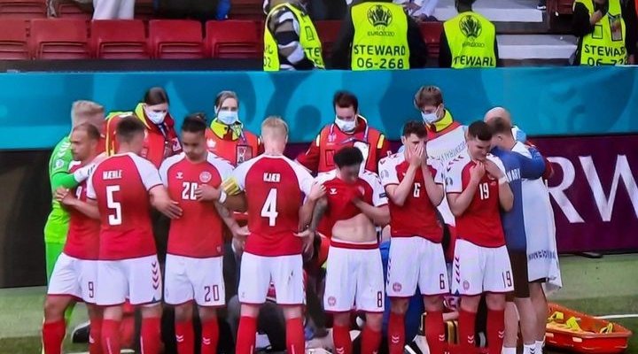 لحظة سقوط اريكسن على أرض الملعب في مباراة الدنمارك وفنلندا