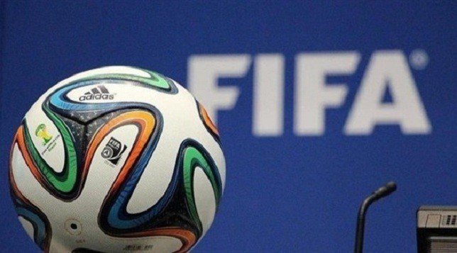 فيفا يوصي بتأجيل المباريات الدولية ويحرر الأندية واللاعبين بسبب كورونا