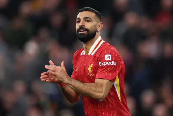 والد محمد صلاح يثير التكهنات بشأن مستقبل نجله مع ليفربول