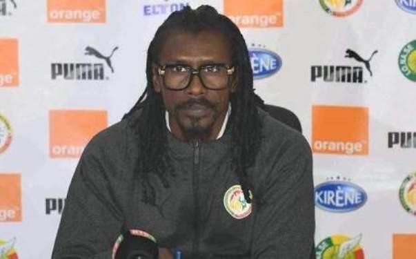 مدرب السنغال: المشاركة في نهائيات امم افريقيا مهمة بالنسبة لأي لاعب