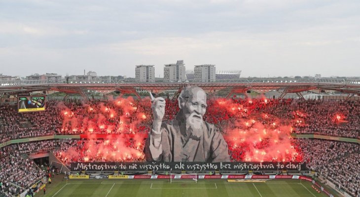 ليغيا وارسو يحسم لقب الدوري البولندي بعد احداث مجنونة 