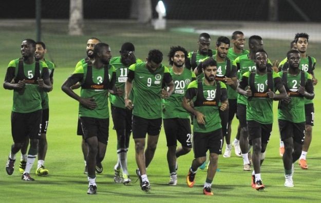  لاعبو المنتخب السعودي : الخسارة من اليابان بسبب الاخطاء التحكيمية
