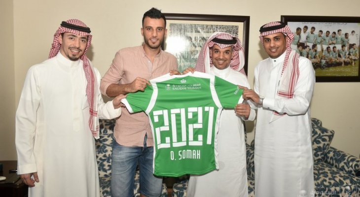 عمر السومة يجدد عقده مع الاهلي السعودي حتى 2021 