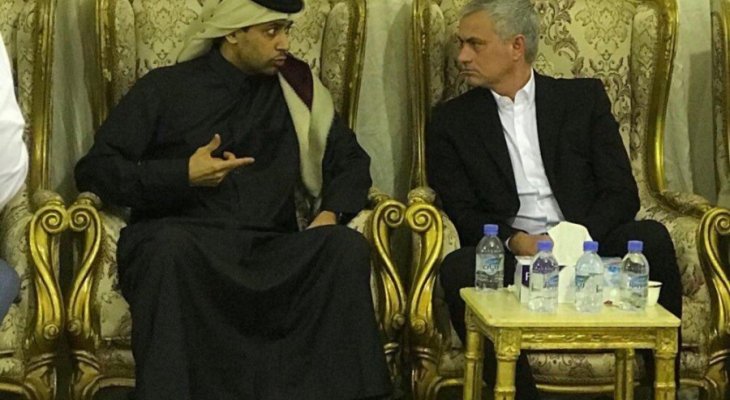 مورينيو يقدم واجب العزاء إلى ناصر الخليفي في الدوحة