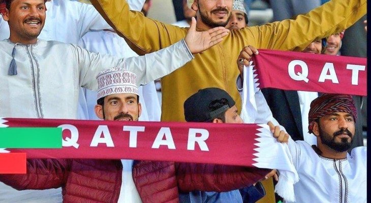 مواطنو سلطنة عمان يساندون منتخب قطر