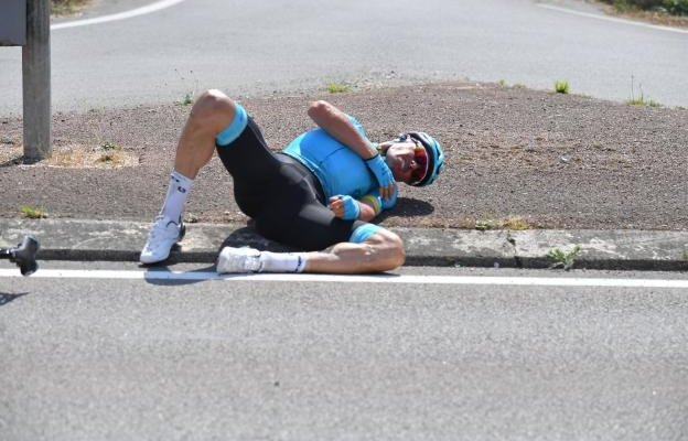 لويس ليون سانشيز ينشر صورة ليده بعد اسبوعين من سقوطه في سباق فرنسا
