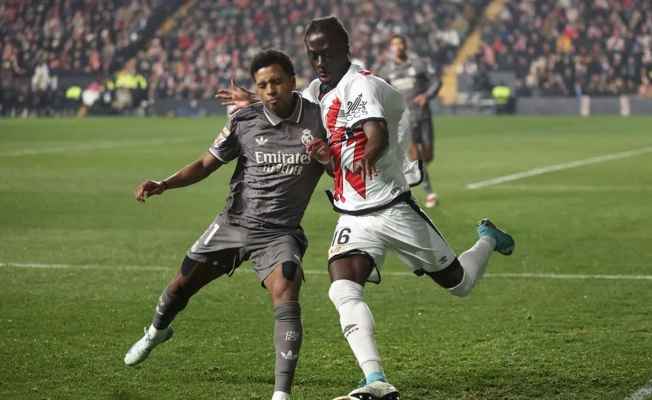 الدوري الاسباني: ريو فاليكانو يوقف ريال مدريد ويقدم هدية لبرشلونة