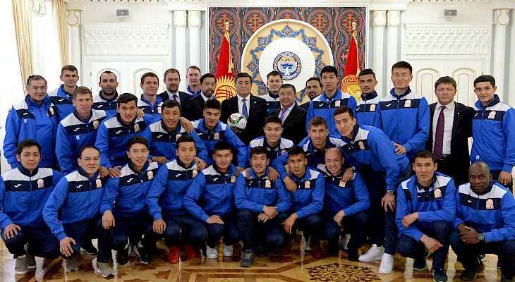  رئيس جمهورية قرغيزستان يكرم مدرب ولاعبي المنتخب