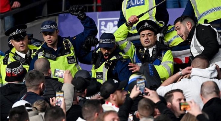 الشرطة البريطانية تشتبك مع الجمهور المجري