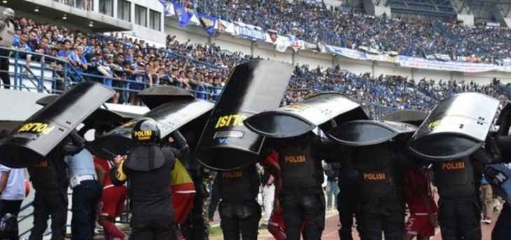 الاتحاد الاندونيسي يعلق المباريات بعد وفاة أحد المشجعين
