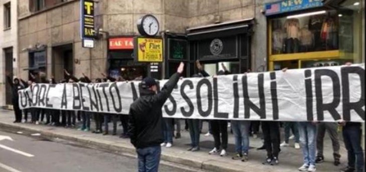 جماهير لاتسيو تثير الجدل وتحيّي موسوليني في ميلانو