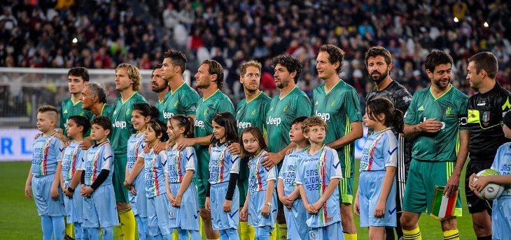رونالدو يشارك في مباراة خيرية مع أساطير الكرة الإيطالية