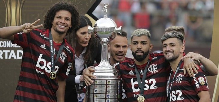 نيمار يحتفل بفوز فلامنغو بكاس ليبرتادوريس