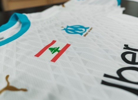 علم لبنان يزيّن قمصان مارسيليا ونداء للتبرع لدعم بيروت
