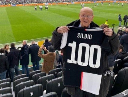 مشجع يحتفل بعيد ميلاده الـ100 في مباراة يوفنتوس وبريشيا